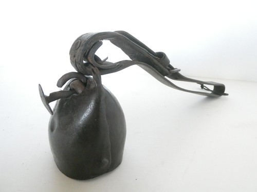 Sonnaille cloche ancienne - , fer