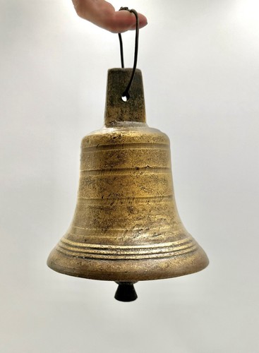 Cloche bronze marqué - en, 10