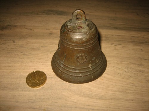 Ancienne cloche sonnaille - ancienne,